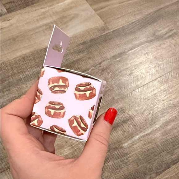 NWT Trader Joe's Cinnamon Roll Lip Mask 0.7 oz - Picture 5 of 6